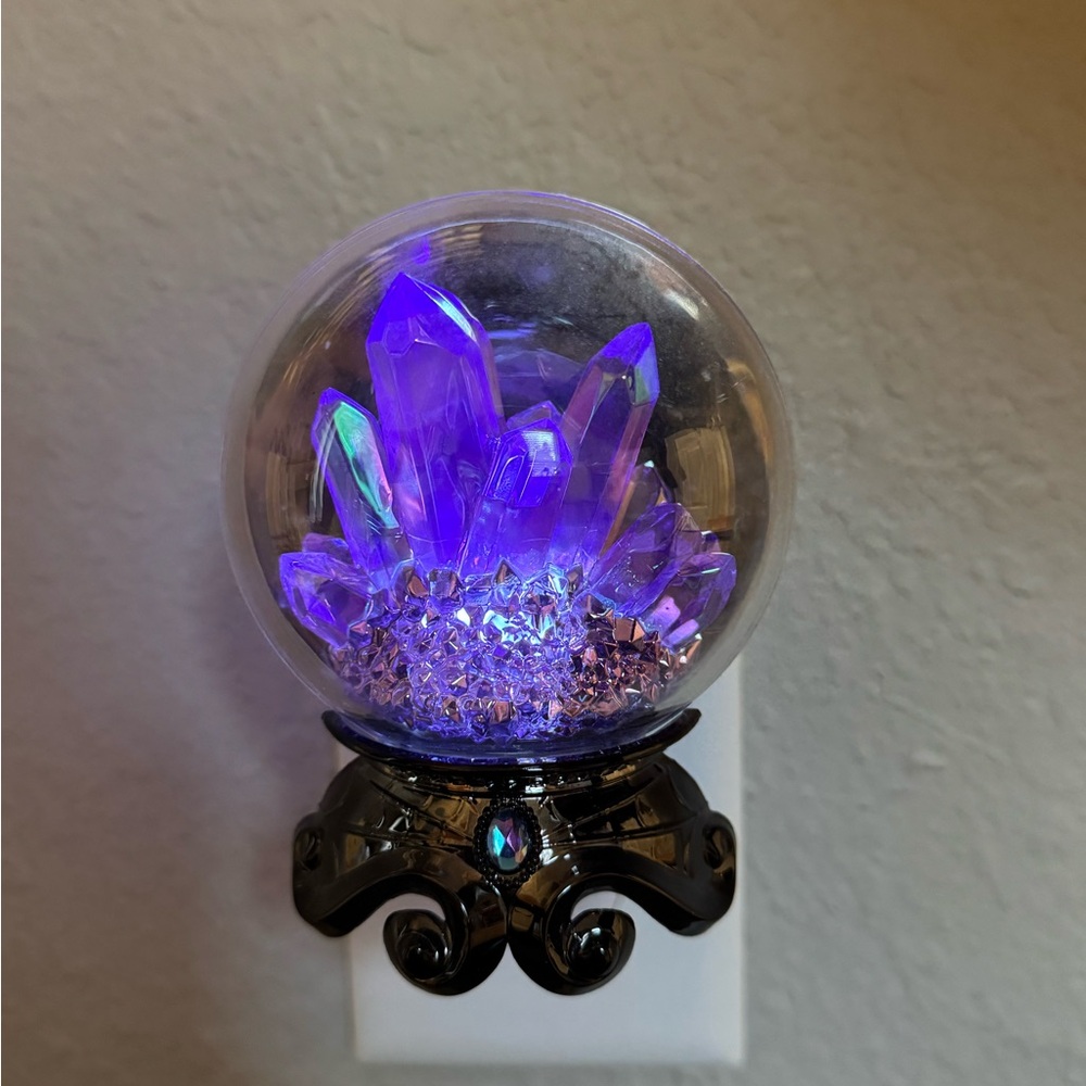Bath & Body Works Crystal Ball Purple wallflower plug in